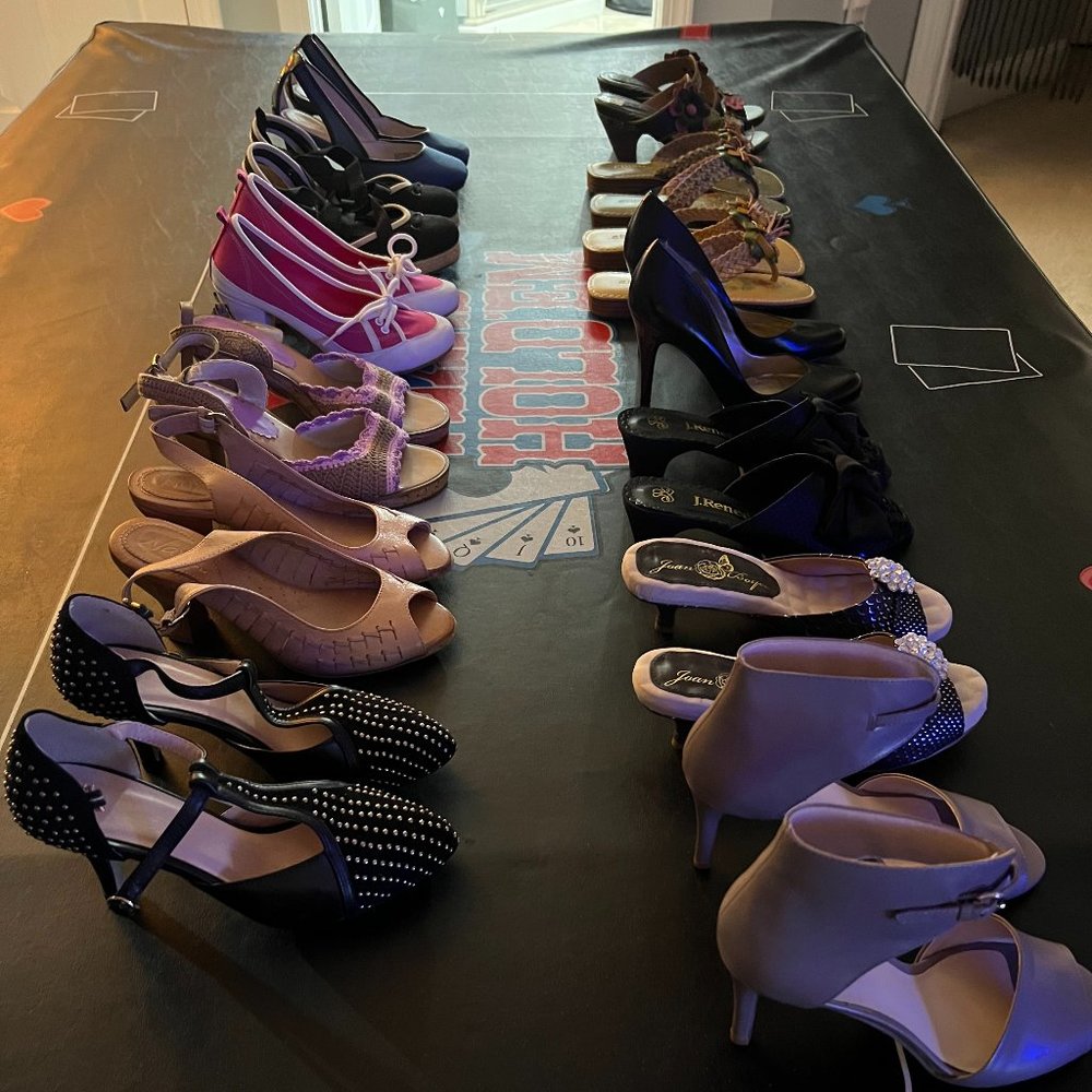 13 pairs of 5-5.5 women's shoes.